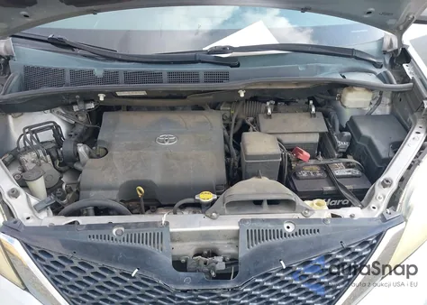 2013 Toyota Sienna Se 8 Passenger z USA, uszkodzony, nr VIN 5TDXK3DC1DS290542